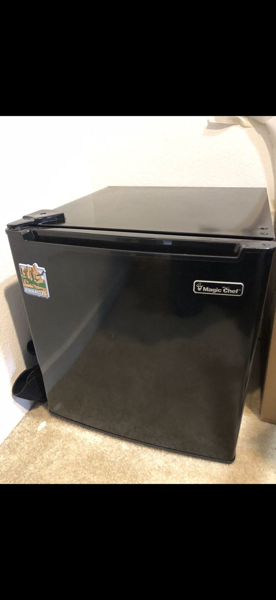 Magic Chef 1.7 Cubic Feet Mini Fridge 