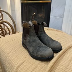  Blundstones Size 9