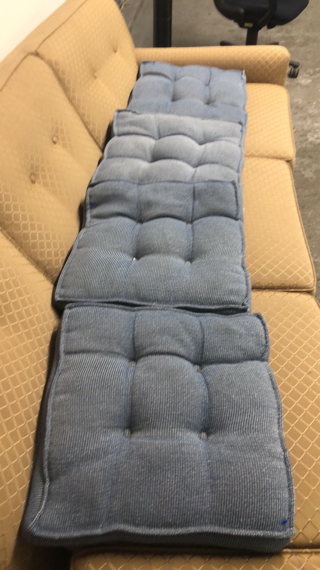 4 Chair cushion