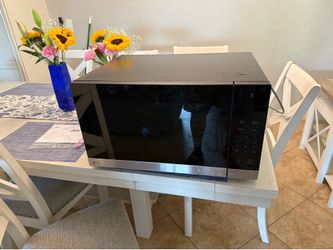 LG Microwave Oven - New