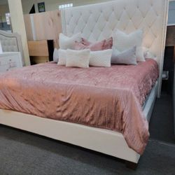  ✅️KING  GLOSSY WHITE BED (NEW)Mattress Not Included. 