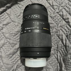 Sigma 70-300mm f/4-5.6 DG Macro telephoto zoom len