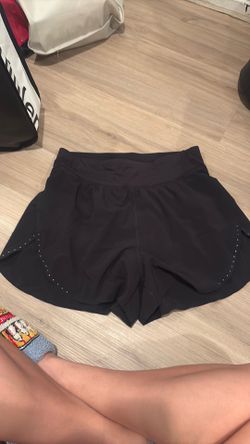 Lululemon size 6 black shorts