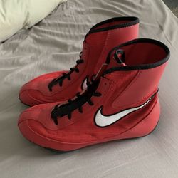 Nike Machomai 2 Red Men 9 BRAND NEW