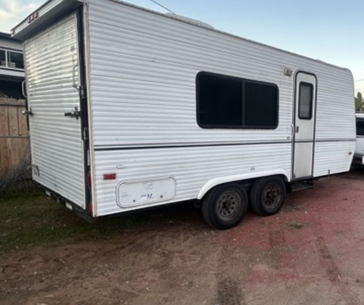 2000 Carson Toy Box 22 Feet