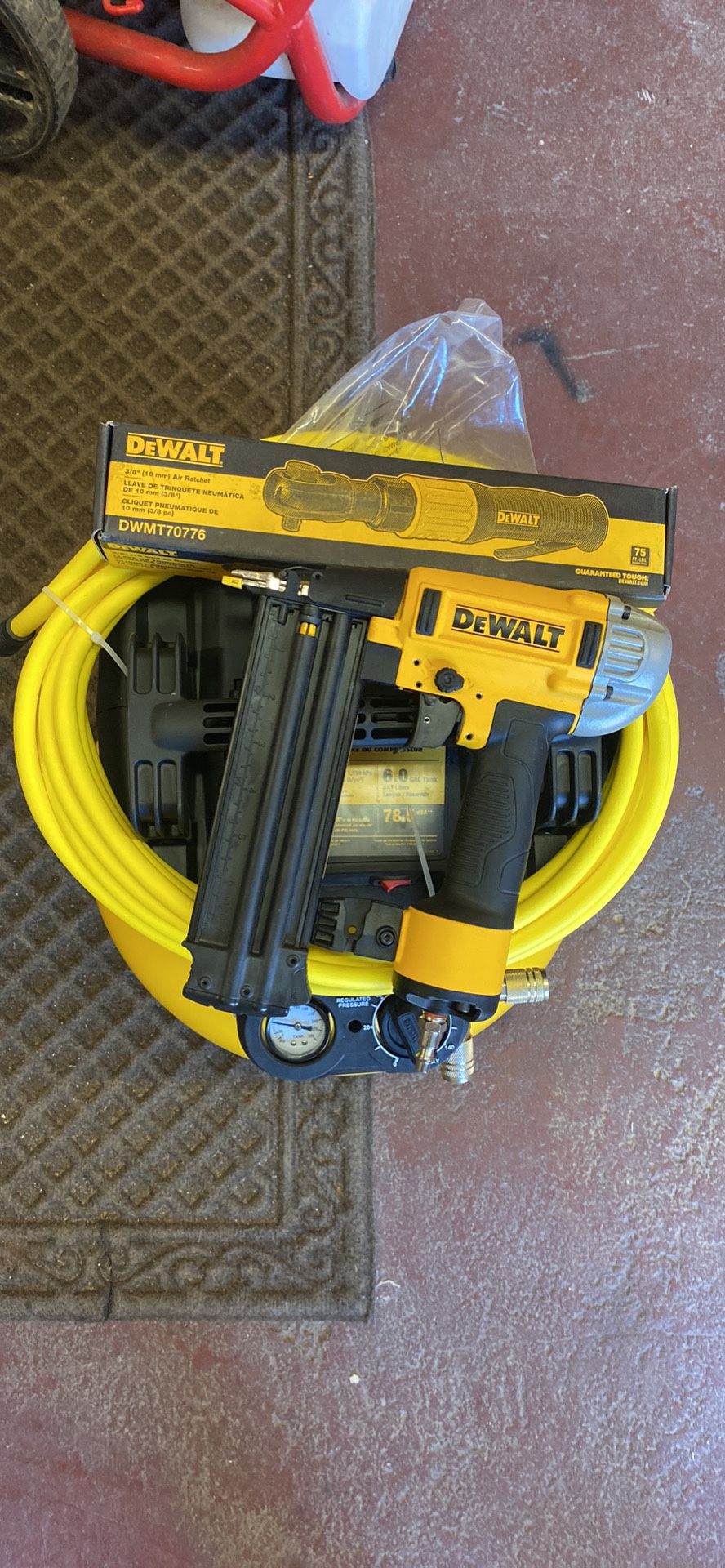 DEWALT 6 Gal. 18-Gauge Brad Nailer and Heavy-Duty Pancake Electric Air Compressor Combo Kit (1-Tool). Cliquet Pneumatic 3/8.