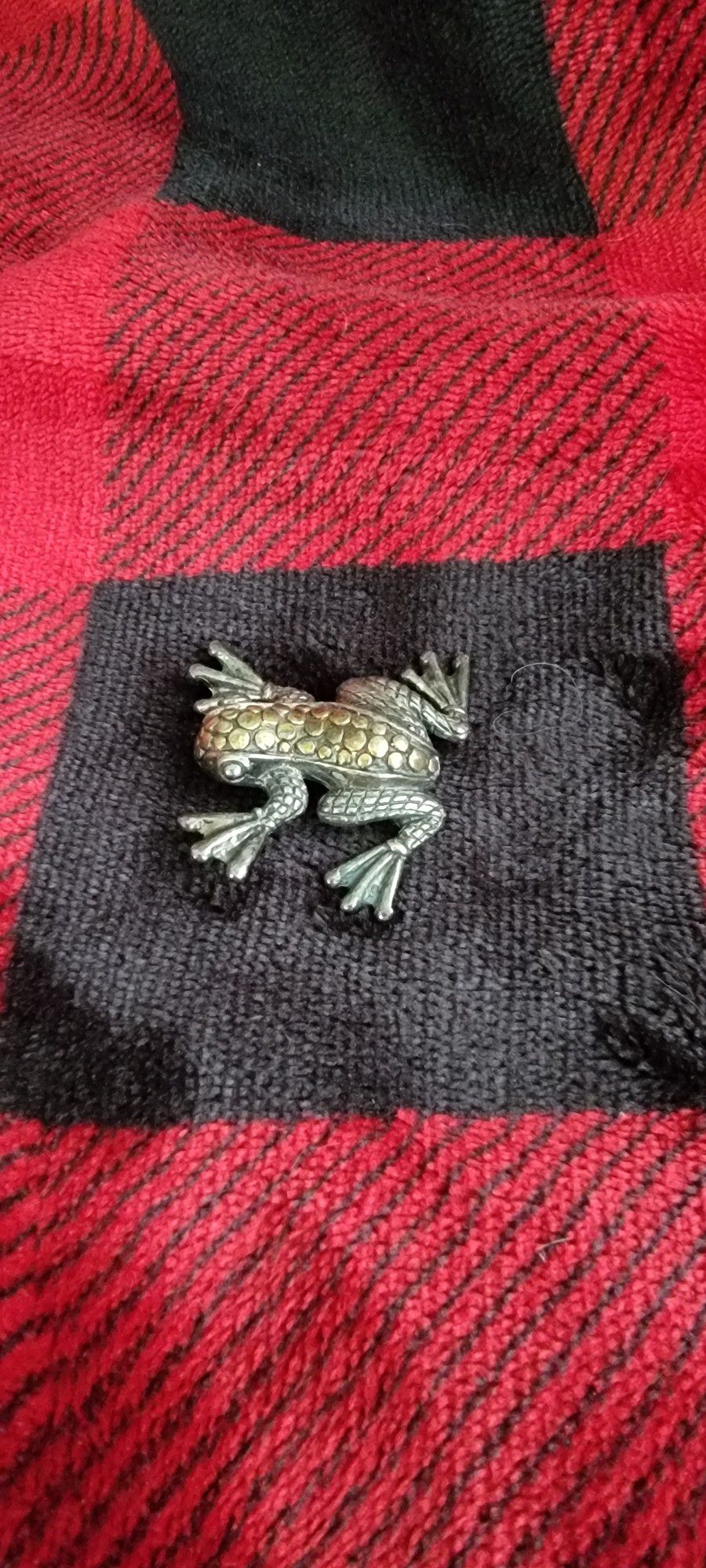 Vintage sterling silver frog brooch