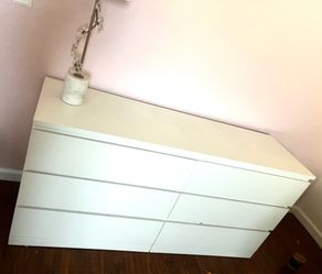 IKEA MALM 6-drawer dresser in white perfect condition 100$