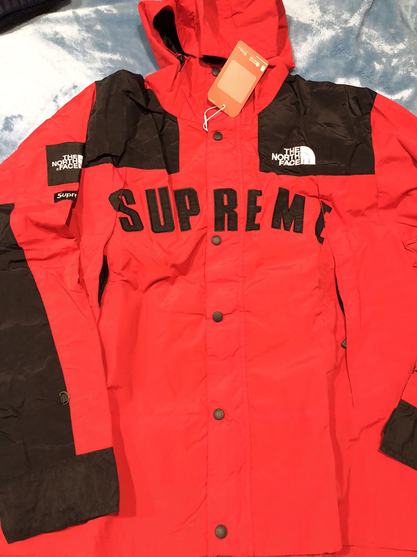 Red Supreme/north Face   S,m,l,xl
