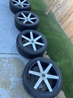305/40/22 Wheels And Tire New Condition