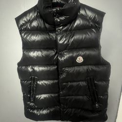 MONCLER VEST /PUFFY, WARM,FASHION