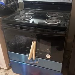 Brand NEW Electric Stove Never Used $600 In The store Selling For $300
