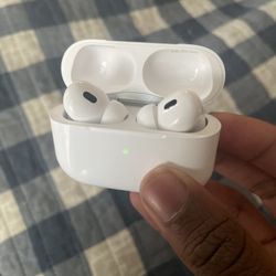 (2nd Generation) wireless earbud with Wireless Charging Case - White