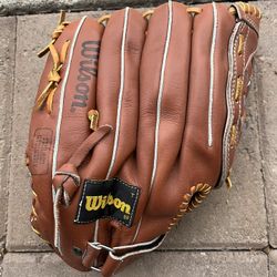 Wilson Youth Left Hand Signature model A2124 Glove Mitt