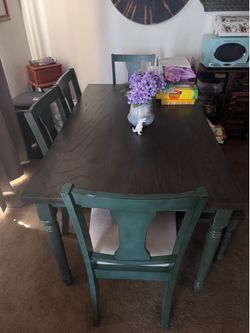 BEAUTIFUL TABLE