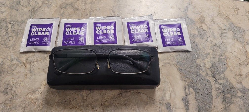 Reading Glasses Including Photochromic Lenses R