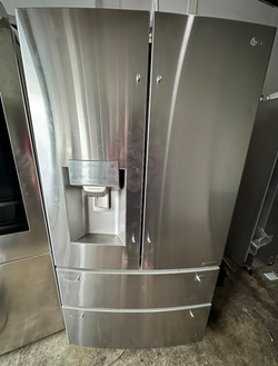 LG 4-Door French Door Fridge with Ice and Water