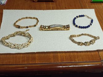 Vintage gold-tone jewelry lot