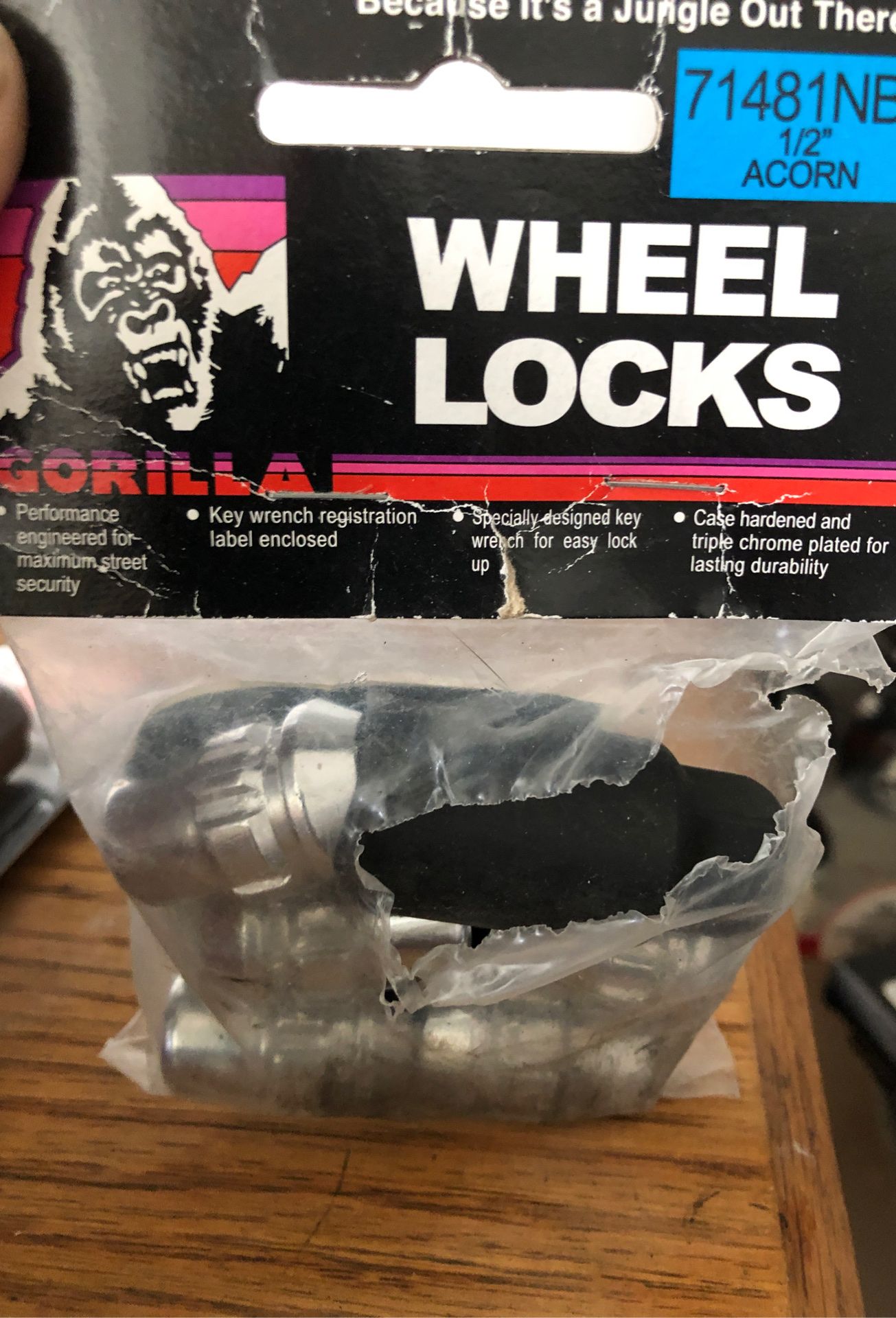 Jeep wheel locks with key and paperwork