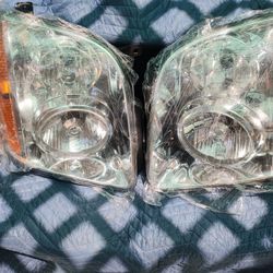 GMC  Yukon /Denali.  07 Headlights. 