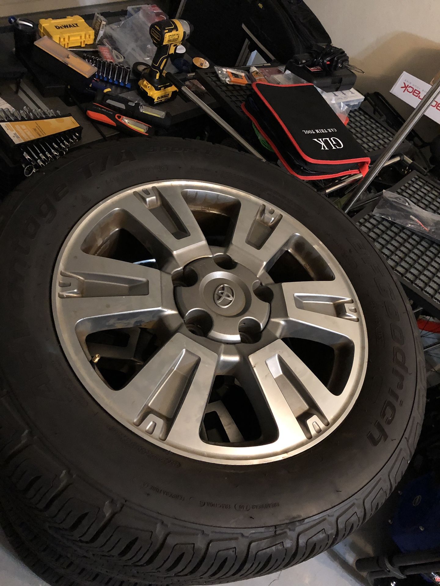 Toyota Tundra Platinum 20x10 Wheels & Tires