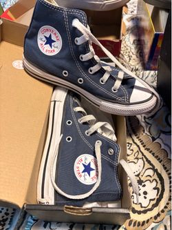 Navy blue converse , snow boots and low top Nike size 13