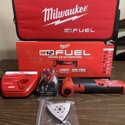 Milwaukee M12 Fuel Oscillating Multi-Tool Kit 
