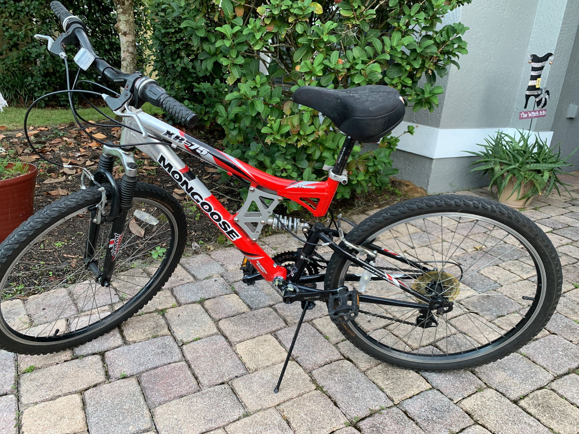 mongoose xr 75 mountain bike