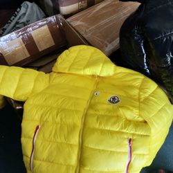 Moncler Puffer Jacket , Yellow 💛 Size L