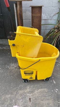Rubbermaid heavy- duty mop bucket /squeezer