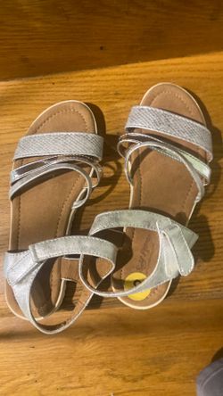 New silver kids sandals size 3