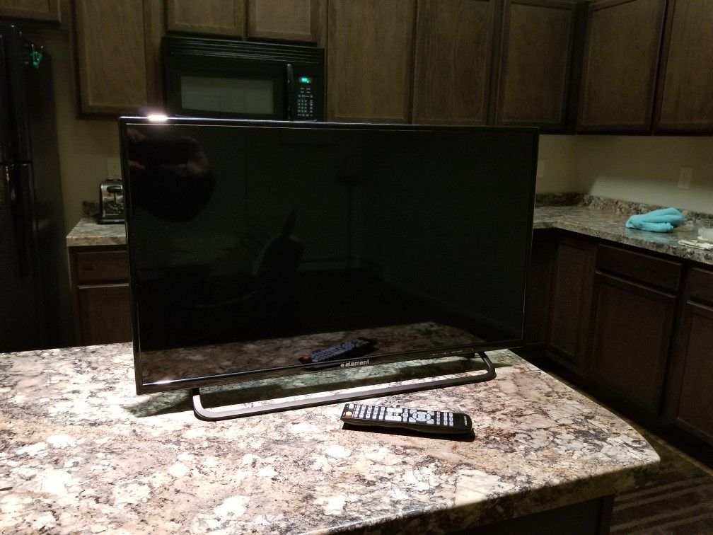 32" Element LED TV