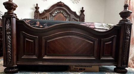 Queen Bedroom Set – Bed frame, Dresser & 2 Nightstands
