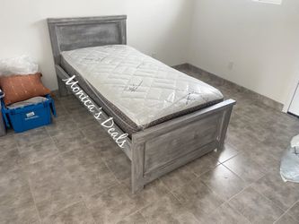 Twin Bed w/ Mattress 