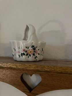 Vintage porcelain basket decor