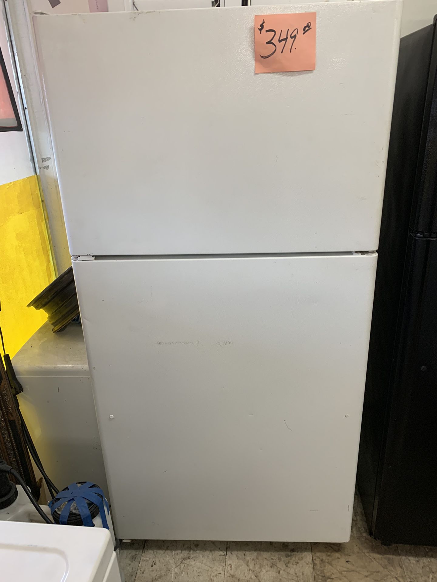 GE Refrigerator White Ex Large Excellent  .  Warranty  . Delivery Available . 2203 Fowler St. 33901
