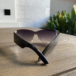 Oversized Wraparound Shield Sunglasses – Black Gradient Lens