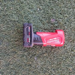 Milwaukee M12 Compact Charger And Power Surce USB