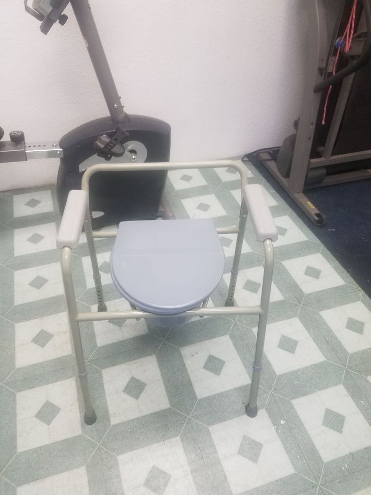Camote bedside toilet
