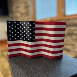 🇺🇸 Waving American Flag Display – Perfect for 4th of July & Flag Day!