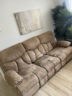 Couch that reclines