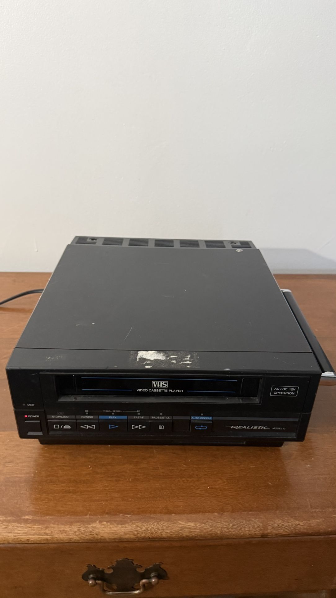 Realistic Potable VHS Player Model 10 Model 16-403 Powers On