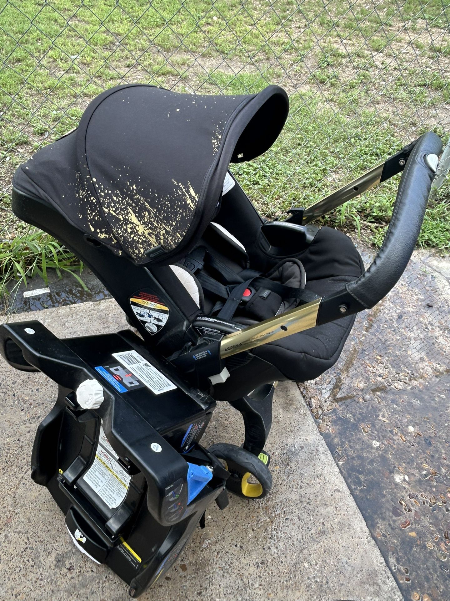 Doona Stroller Car seat. Gold Edition 