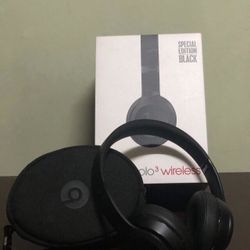 BEATS SOLO3 WIRELESS HEADPHONES Like New.