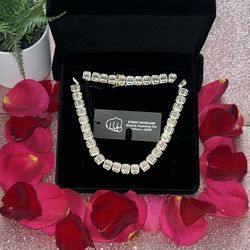The Douglass chain-Gold Baguette