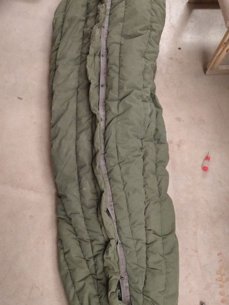 US Military Extreme Cold Weather Down Sleeping Bag Green USGI Hood Mummy