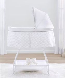 Delta Children Deluxe Soothing Dreams Bassinet
White