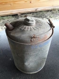 Vintage 5gal flower top gas can no rust thru see our other items on my sight