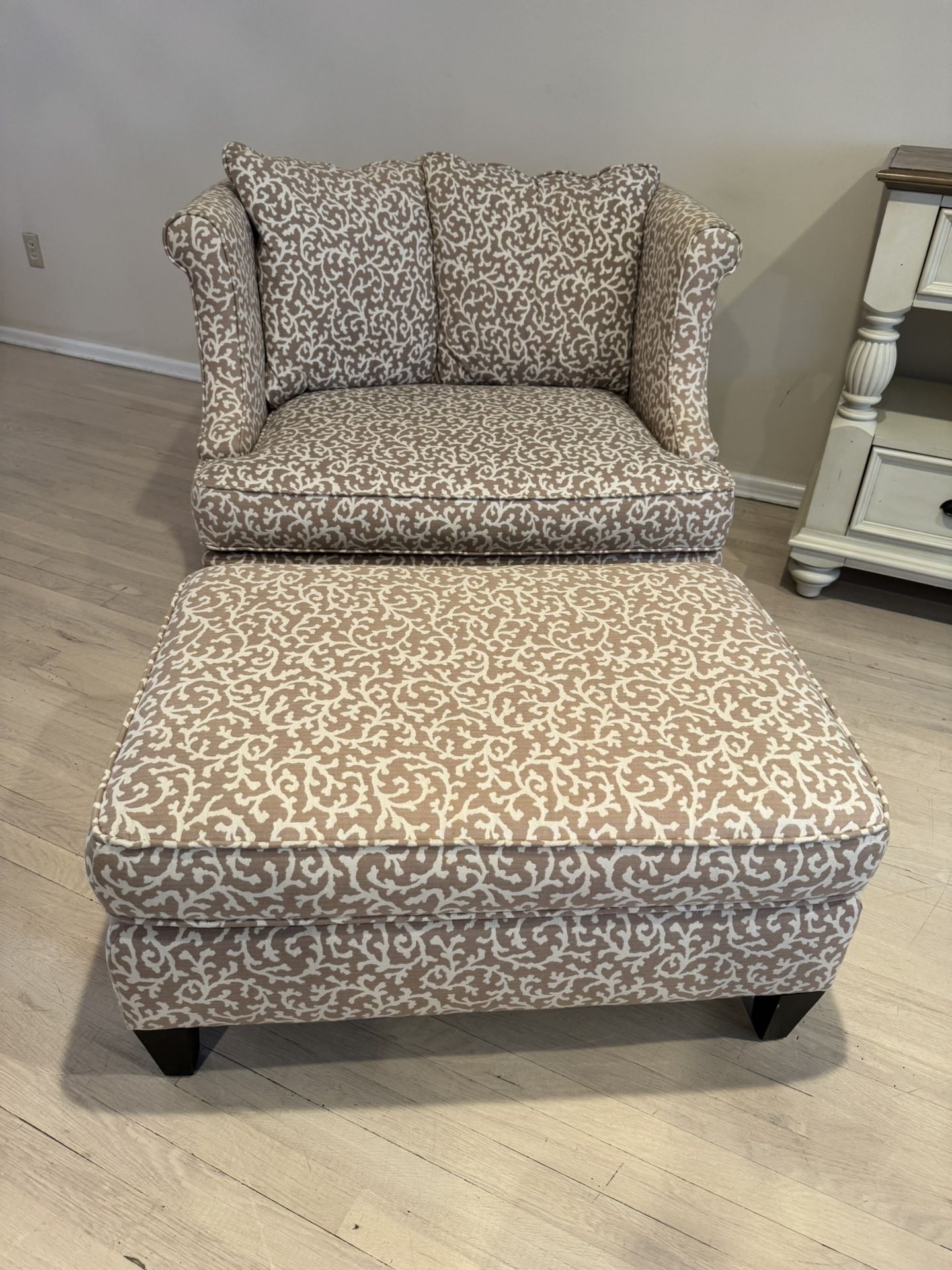 Stylish Love Seat With ottoman