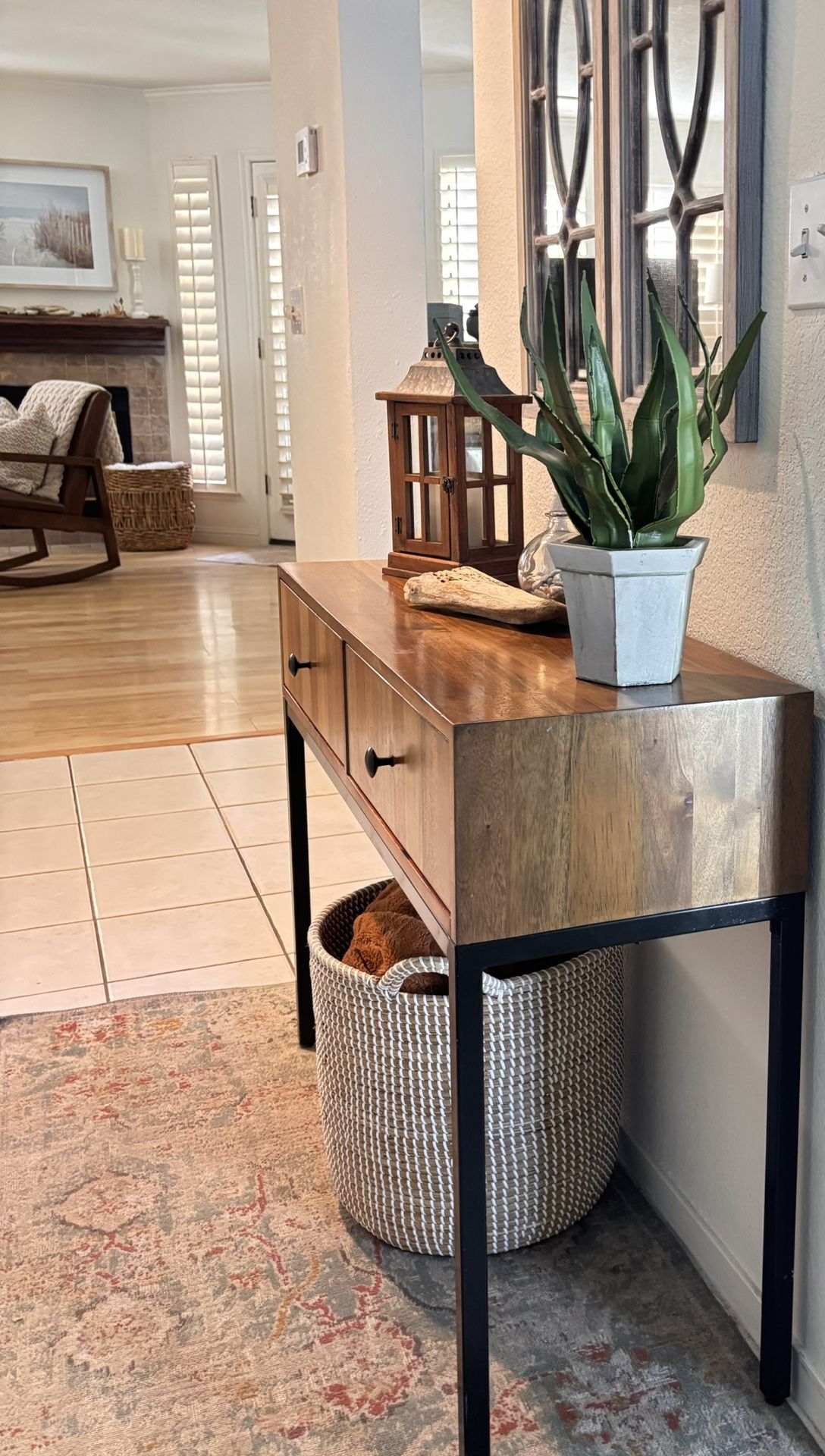 Console Table / Entry Table
